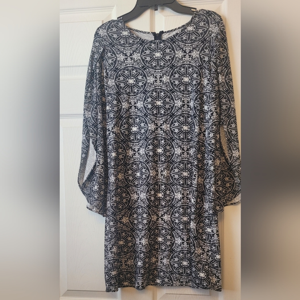 Rare Editions Black and White Dolman Sleeve Sheath Dress